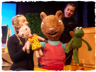 Mouse puppet holding mini frog and pig puppets